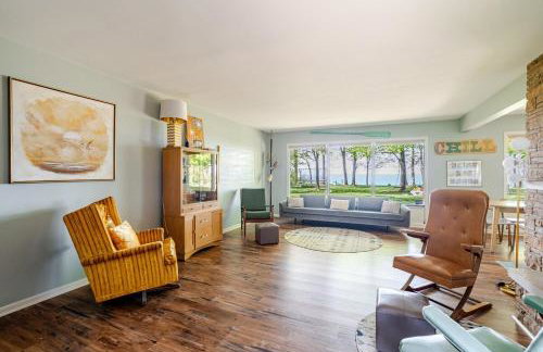 All the Waters Retro Home on Lake Michigan- Your Own PRIVATE BEACH - Foto 50