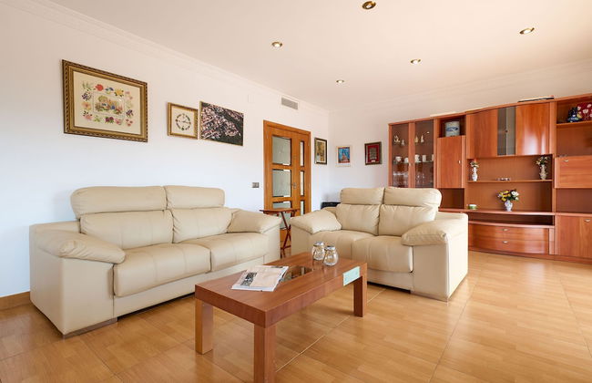 Marina in Blanes With 6 Bedrooms and 4 Bathrooms - Photo 4
