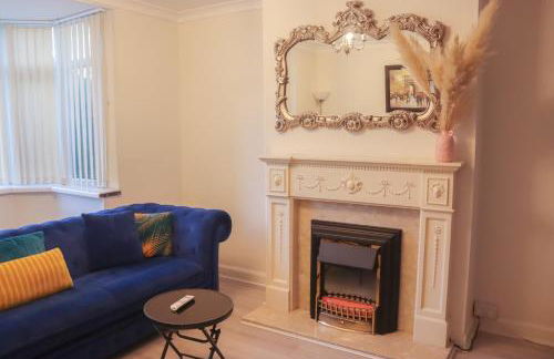 Beautiful 2 Bedroom house with big Garden & Parking fast wifi, and king size bed - Foto 1