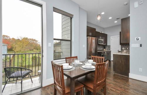 Skyline Views - Sleeps 10 Home Near Downtown - Photo 31