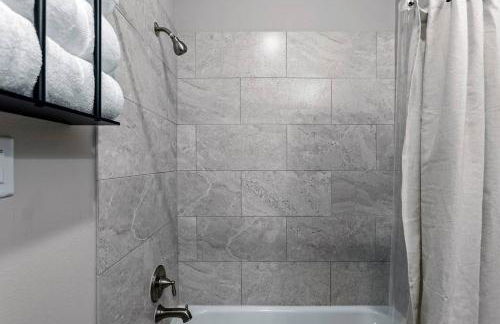 Spacious 3BR/BBQ/Yard/9 min to Downtown & Med Ctr - Foto 50