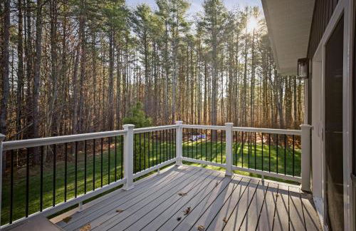 Modern Gem on 15 Acres, 5 Mi to Old Orchard Beach! - Foto 18