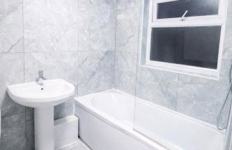 Xtra Large 4 Bedroom House with Heating Sleeps 14 Near Station and ExCeL - Foto 28