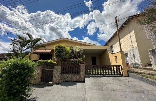 Quarto Elegante - Casa com piscina no Centro - Foto 6