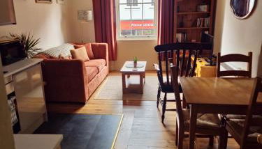 Central Gloucester Self-Catering Flat - A Hidden Gem - Foto 2