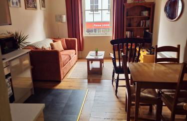 Central Gloucester Self-Catering Flat - A Hidden Gem - Foto 2