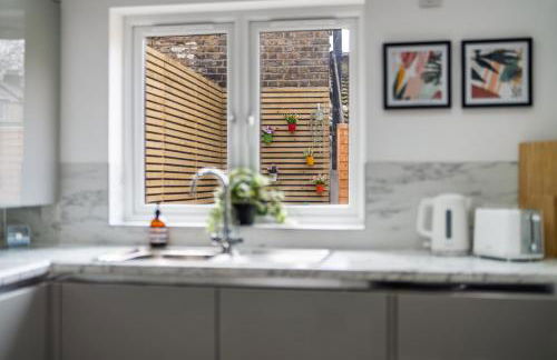 Entire 3 Bedroom House in London - Canning Town, City Airport, London ExCel - Foto 7