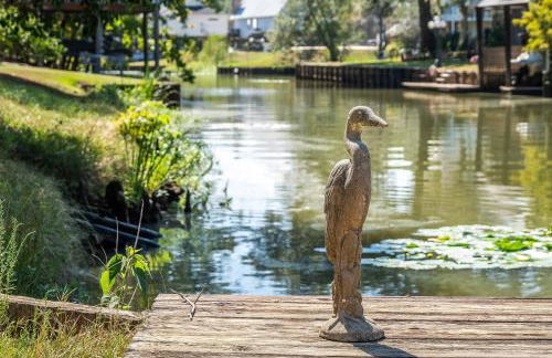 Bayou Breeze Retreat with Pool & River Access - Foto 18
