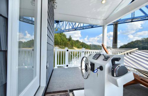 TV Blue Tiny Houseboat at Lake Cumberland Marina - Photo 15