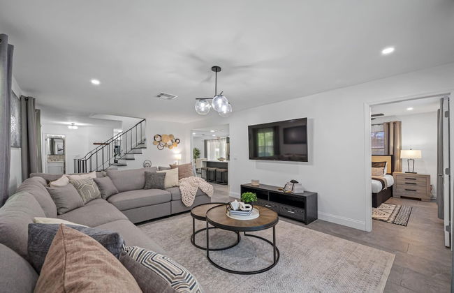 Luxe Largo Retreat: Pool, Games, Basketball & More - Foto 4