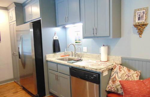 Q4 Professionally decorated upstairs beautiful soothing colors close to back pool - Foto 2