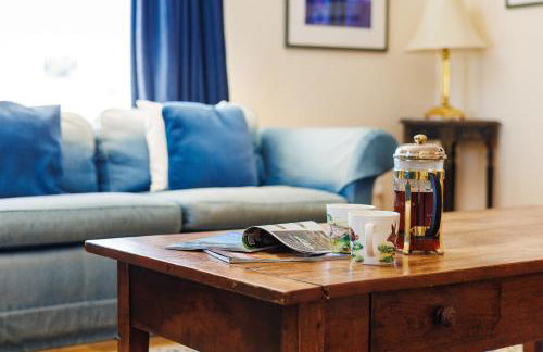 Rookley Farm Lodge Charming Manor Pool House with Heated Pool, Tennis Court & Gardens - Isle of Wight Rural Countryside Escape - Foto 7