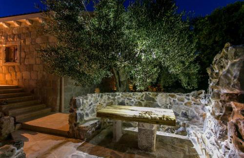 Stonehouse Marina - Estate With A Two Private Pools - Photo 79