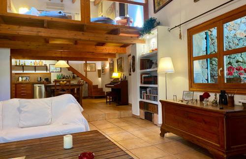 Fabulous Rustic Villa Set On Mountain With Unique Views - Foto 28