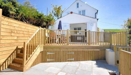 Hillside Cottage - Photo 1