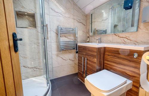 The Estate, Luxury Spacious Family Stay with 3 Hot Tubs, Scenic Views Sleeps 16 near Durham & Bishop Auckland - Foto 50