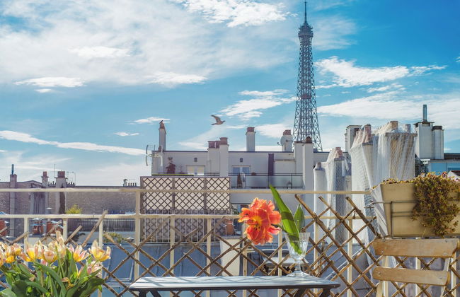 Eiffel Tower Design Residence - Photo 18