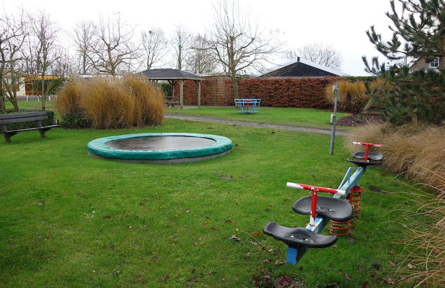 Chalet in Goedereede Near North Sea Beach - Photo 23