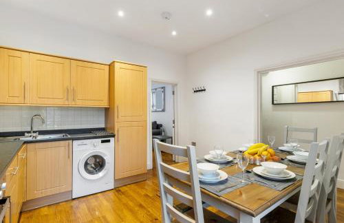 Two Bed Flat in Bush Hill Park - Photo 11