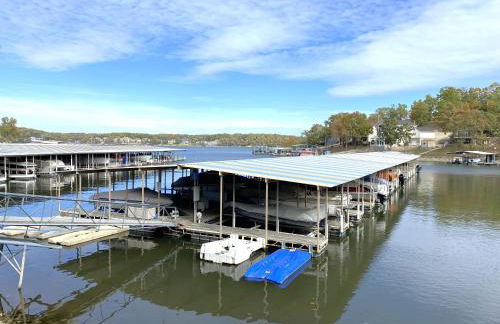B Lakefront! Remodeled, Boat Slip, Patio Views, Pool, Boat Ramp, WIFI - Foto 41