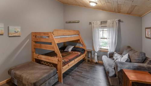 Cozy Home, Hot Tub, Dock, Kayaks, Swimming & More! - Photo 3