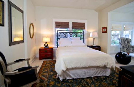 Refuge in the Heart of Montrose - Photo 8