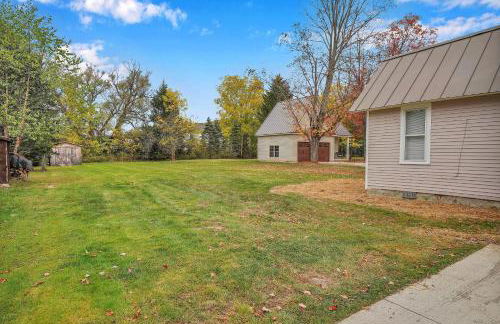 Stay and Play in Ellicottville Village! Home with Deck - Foto 27