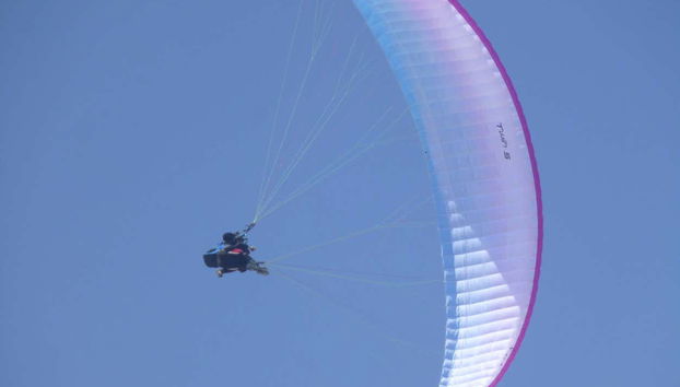Voando de parapente