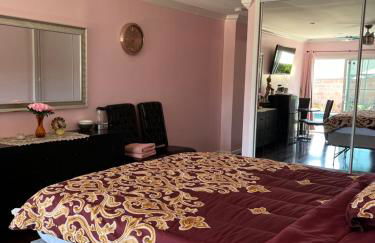 Just The Two Of Us -Romantic Pool View And Private Entry Sleeps 2 Near CSUN CSUN - Foto 16