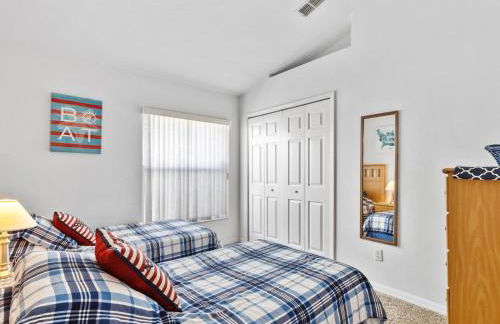 Sunny Getaway with Private Pool, Spa & Fenced Yard - Foto 32