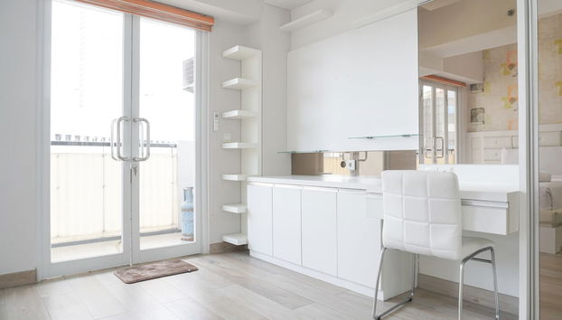 Warm And Comfort Living 1Br At 8Th Ambassade Kuningan Apartment - Foto 3, Habitación