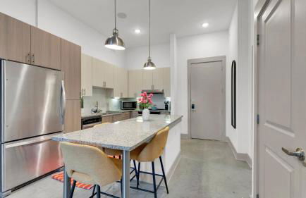 1B1B LUX 1st Flr Apt-2min to TCU+King Bed+Pool+Gym - Foto 7