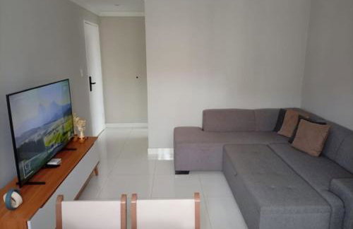 Apartamento espaçoso com 3 quartos para até 6 pessoas, Garagem coberta dentro do condomínio e Check-in Automático via Fechadura com senha - Foto 33