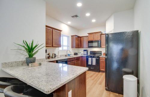 3 Mi to Old Town Albuquerque Townhome with Yard! - Photo 7