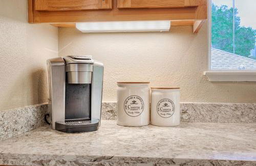 Spacious 4BD 3BA with hot tub, fire pit, and wraparound deck - Foto 9