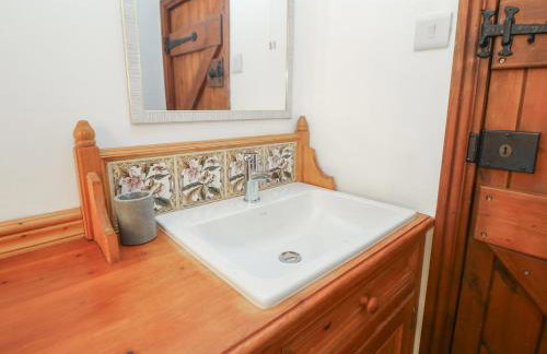 Wayside Cottage at Wayside Farm - Photo 18