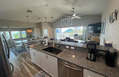 Coconut Castaway - Ocean Views, Walk to Beach, Golf Cart, Club Pool - Photo 21