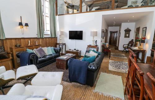 Chetwynd Lodge - Photo 8