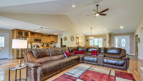 White Swan Lake Home Near Hiking and Snowmobiling! - Foto 3