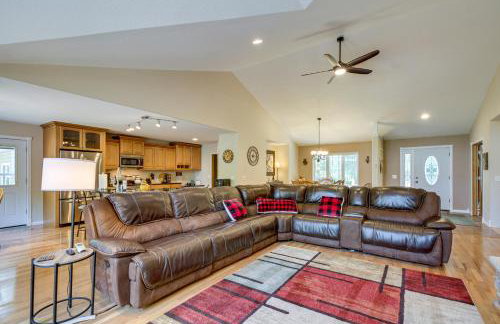 White Swan Lake Home Near Hiking and Snowmobiling! - Foto 3