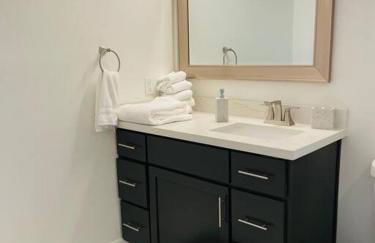 Your Downtown Home With California King Bed Unit A - Photo 6