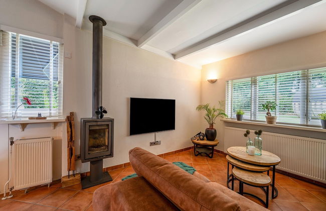 Dog-friendly Stay w/ Spa - Photo 23