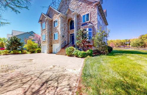 Deck and Private Dock! Winchester Creek Estate - Foto 41