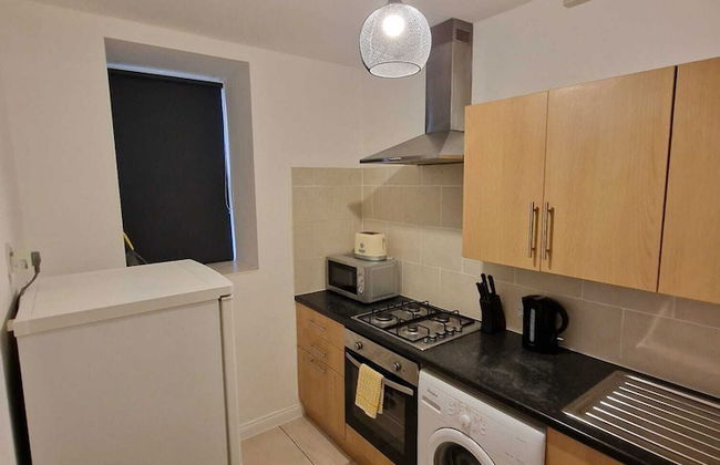 Remarkable 1-bed Apartment in Gateshead - Photo 5