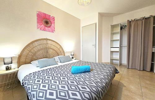 Le Parc Jean Édouard - Spa avec jacuzzi privé - Superbe villa 4 chambres - 9 couchages - 6 lits - Poêle - Parking - Climatisation réversible- Terrasse ombragée et grand jardin - Foto 32