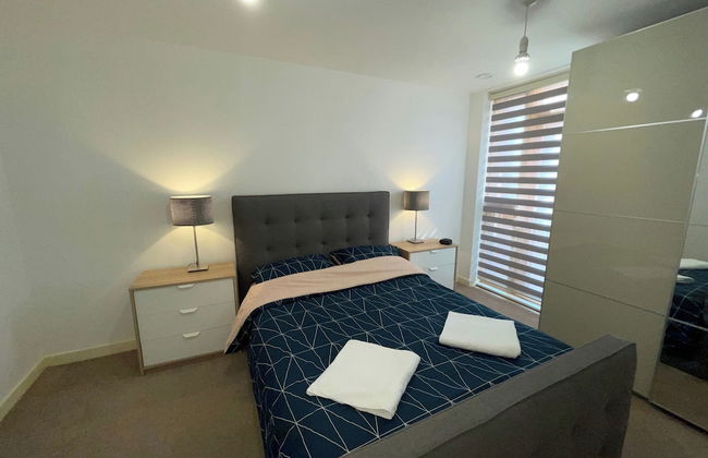 2 Bed-sleeps4-parking-balcony-nearcitycentre - Photo 1