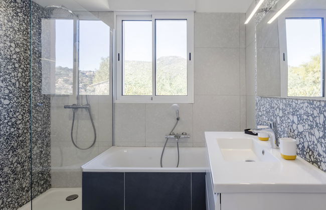 4 bedroom House in Bormes-les-Mimosas with garden and terrace - Photo 18