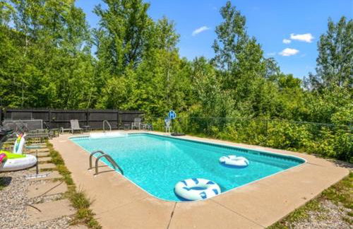 3 Mi to SR! Sleeps 25, Spacious, Hot Tub, Arcade! - Foto 57