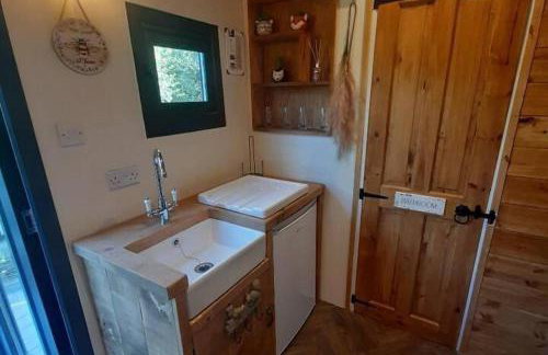 Min yr Afon - Cabin - Sleeps 2 - Hot Tub - Parking - Foto 17