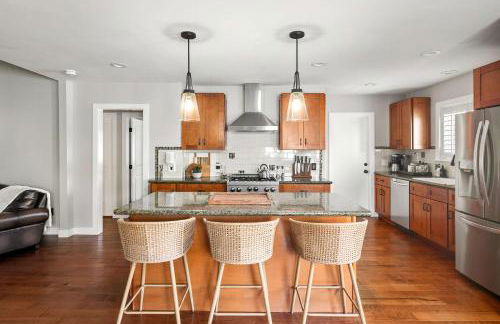 Cozy 3BR Steps to Dining & Attractions - Foto 5